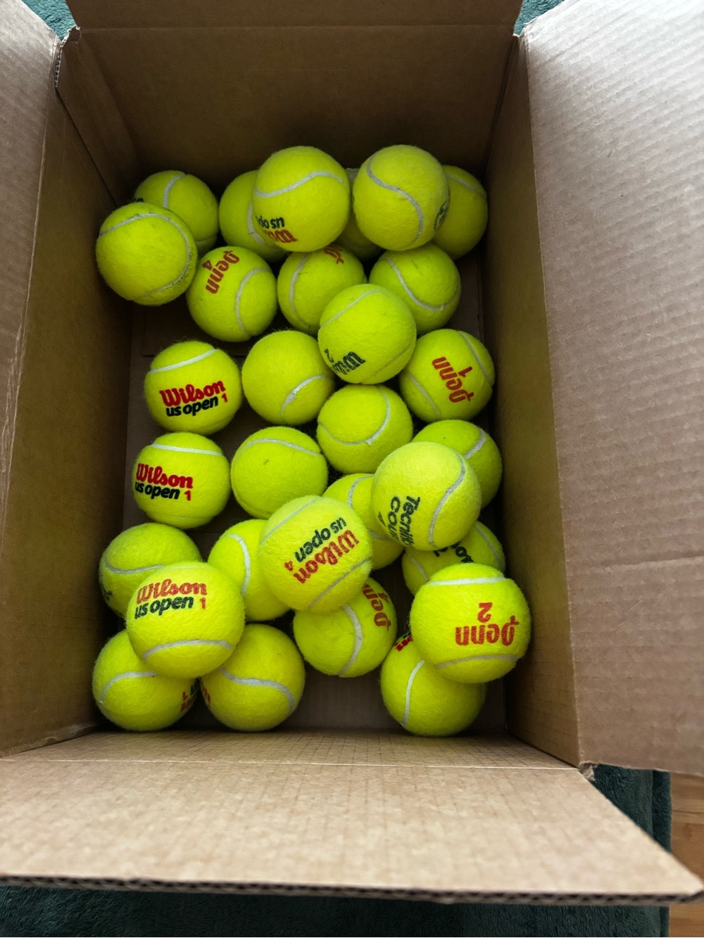 Lot of 30 used tennis balls - all in good shape.  Crafts, pets, practice drills